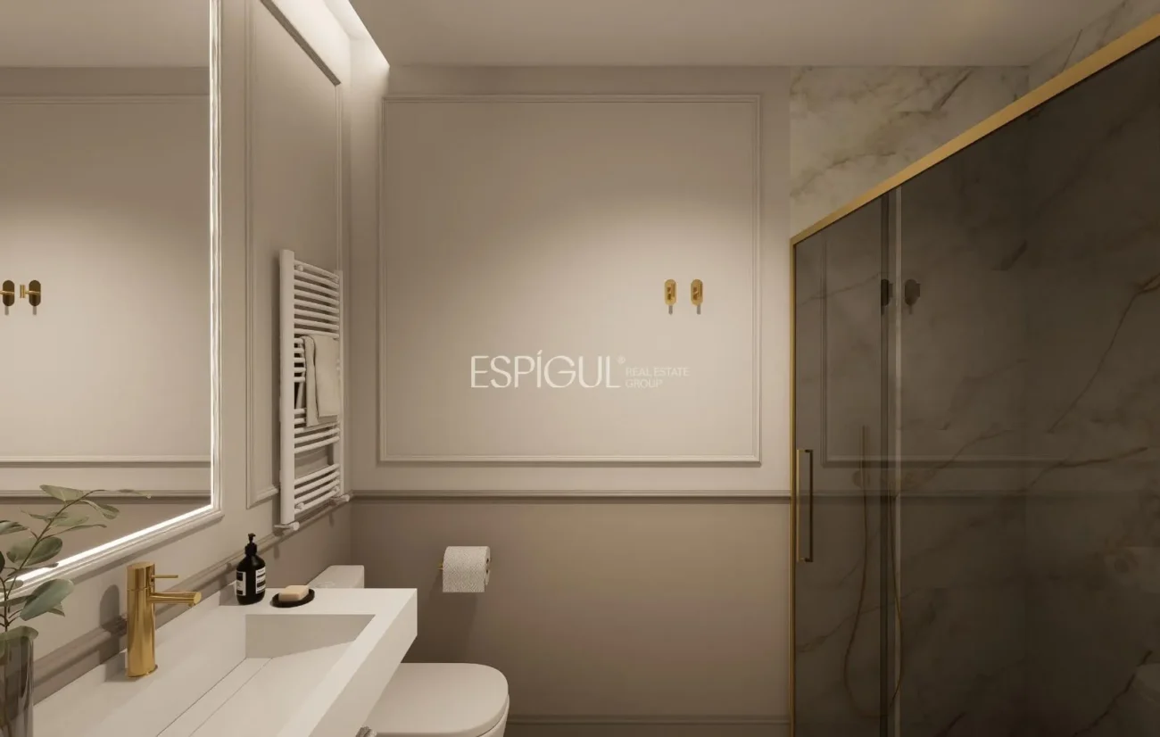 Renovated Apartment for Sale on Calle Padilla, Lista