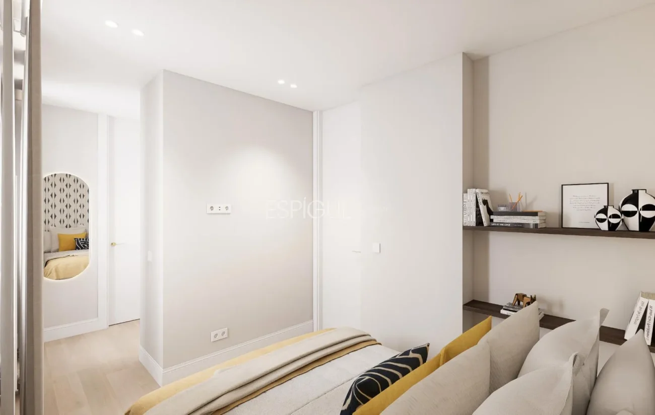 Renovated Apartment for Sale on Calle Padilla, Lista