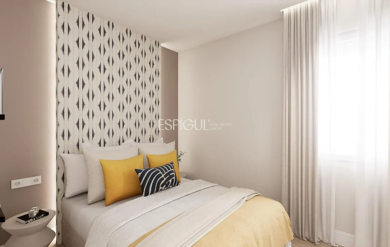 Renovated Apartment for Sale on Calle Padilla, Lista