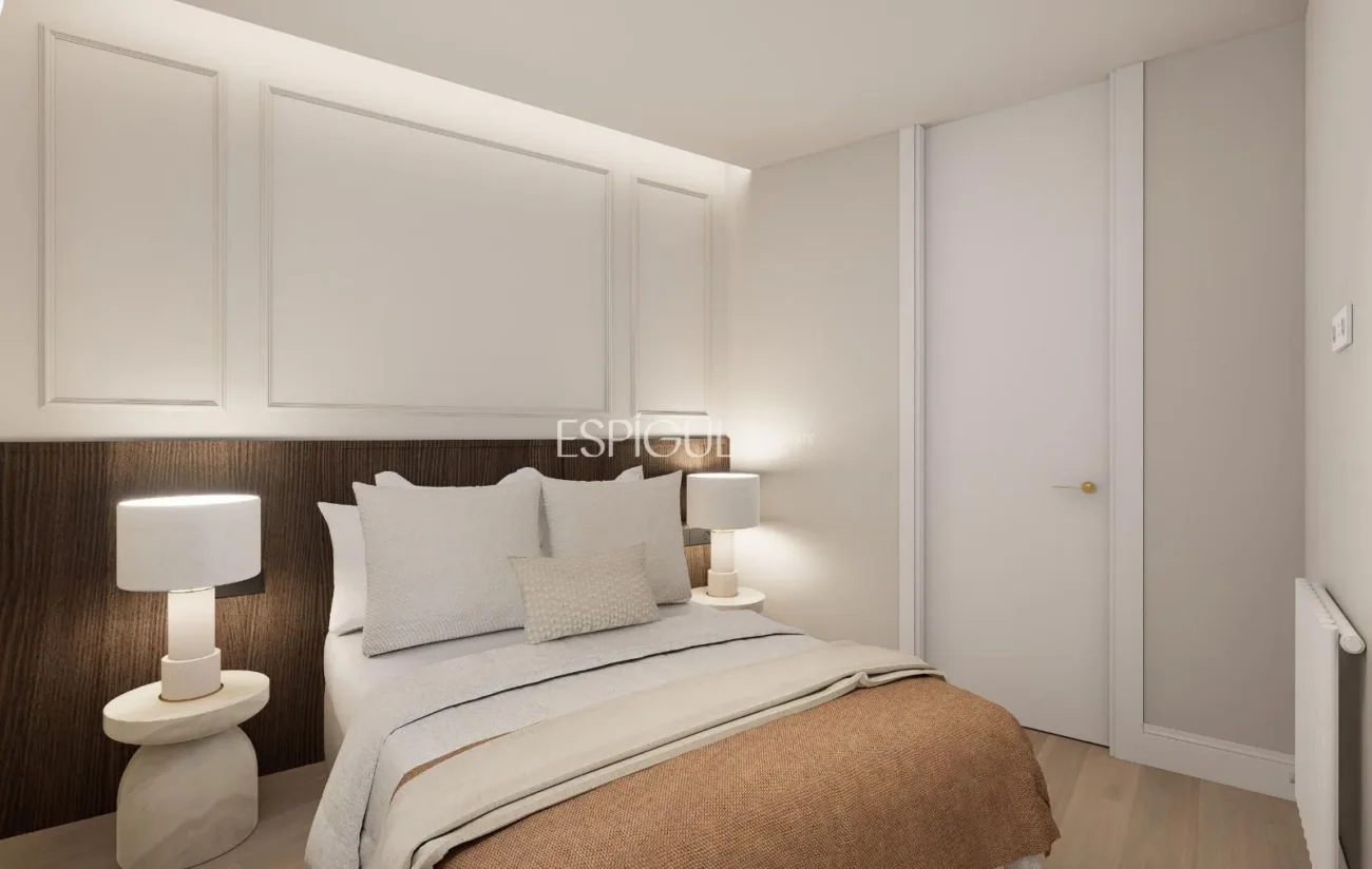 Renovated Apartment for Sale on Calle Padilla, Lista