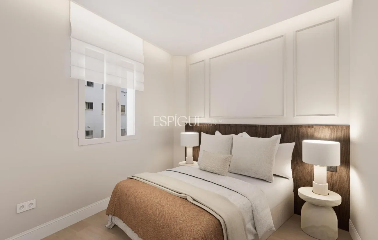 Renovated Apartment for Sale on Calle Padilla, Lista