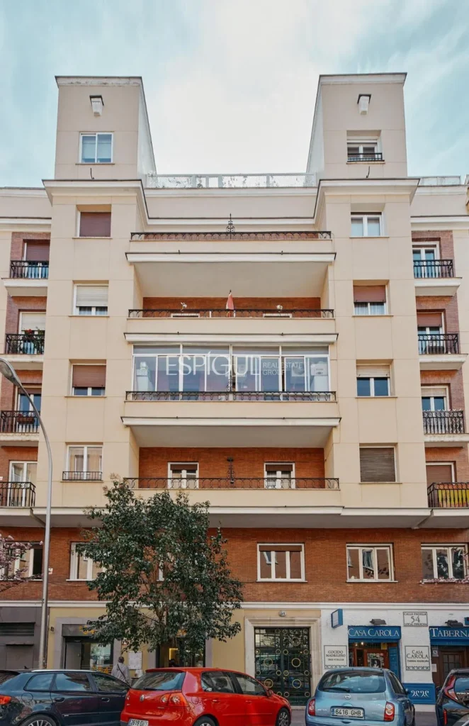 Renovated Apartment for Sale on Calle Padilla, Lista
