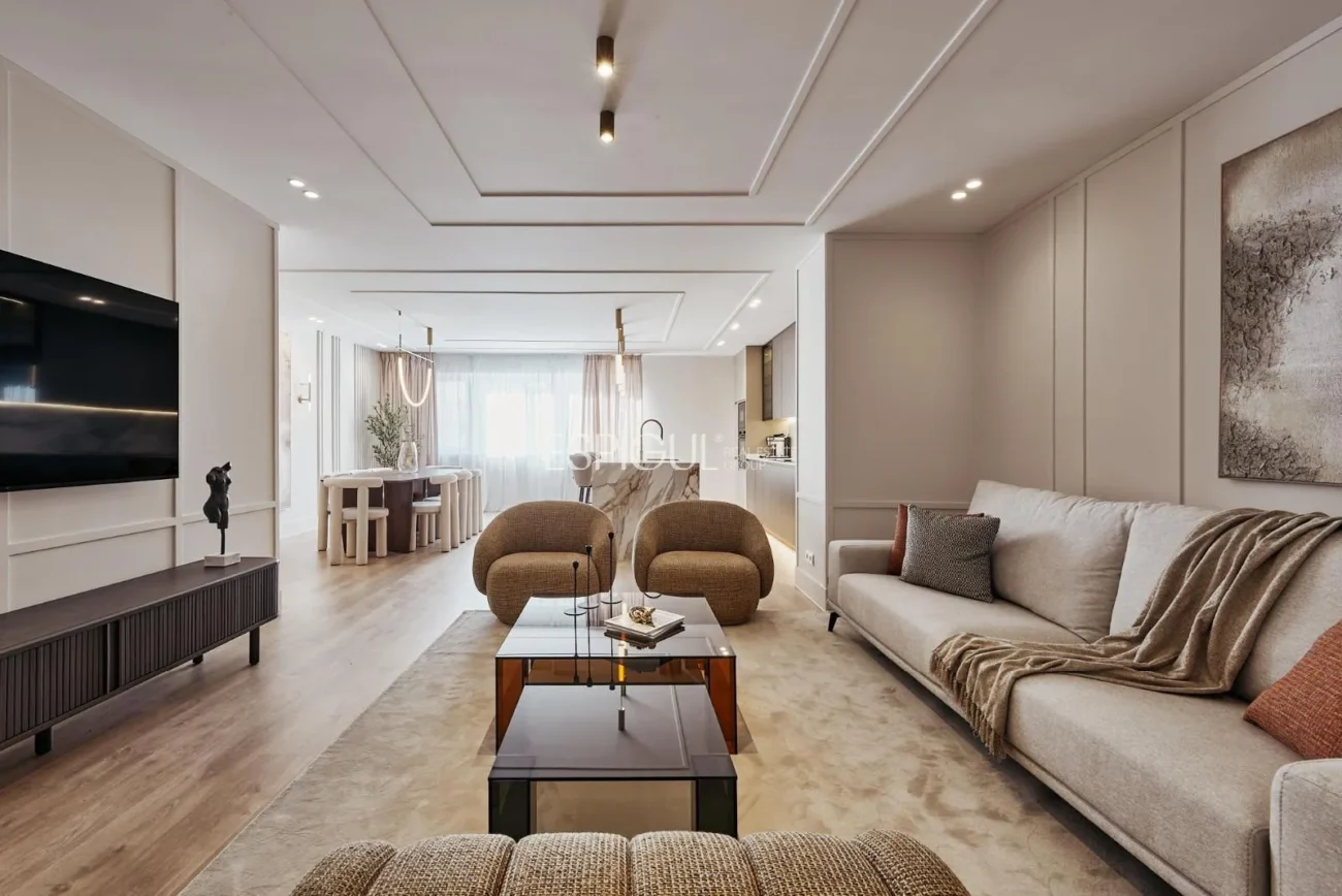 Renovated Apartment with Parking Space in Calle Diego De León, Salamanca District