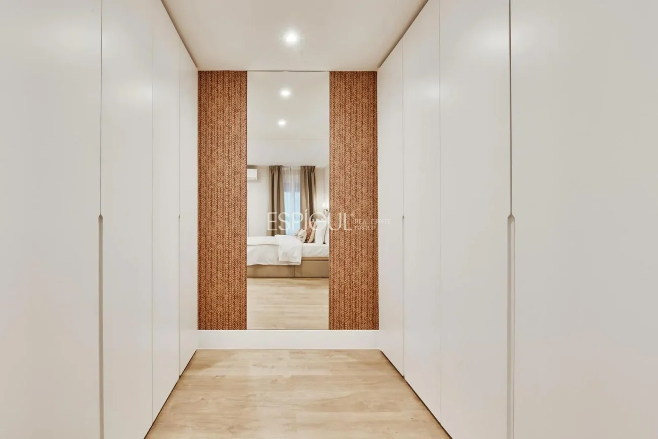 Renovated Apartment with Parking Space in Calle Diego De León, Salamanca District