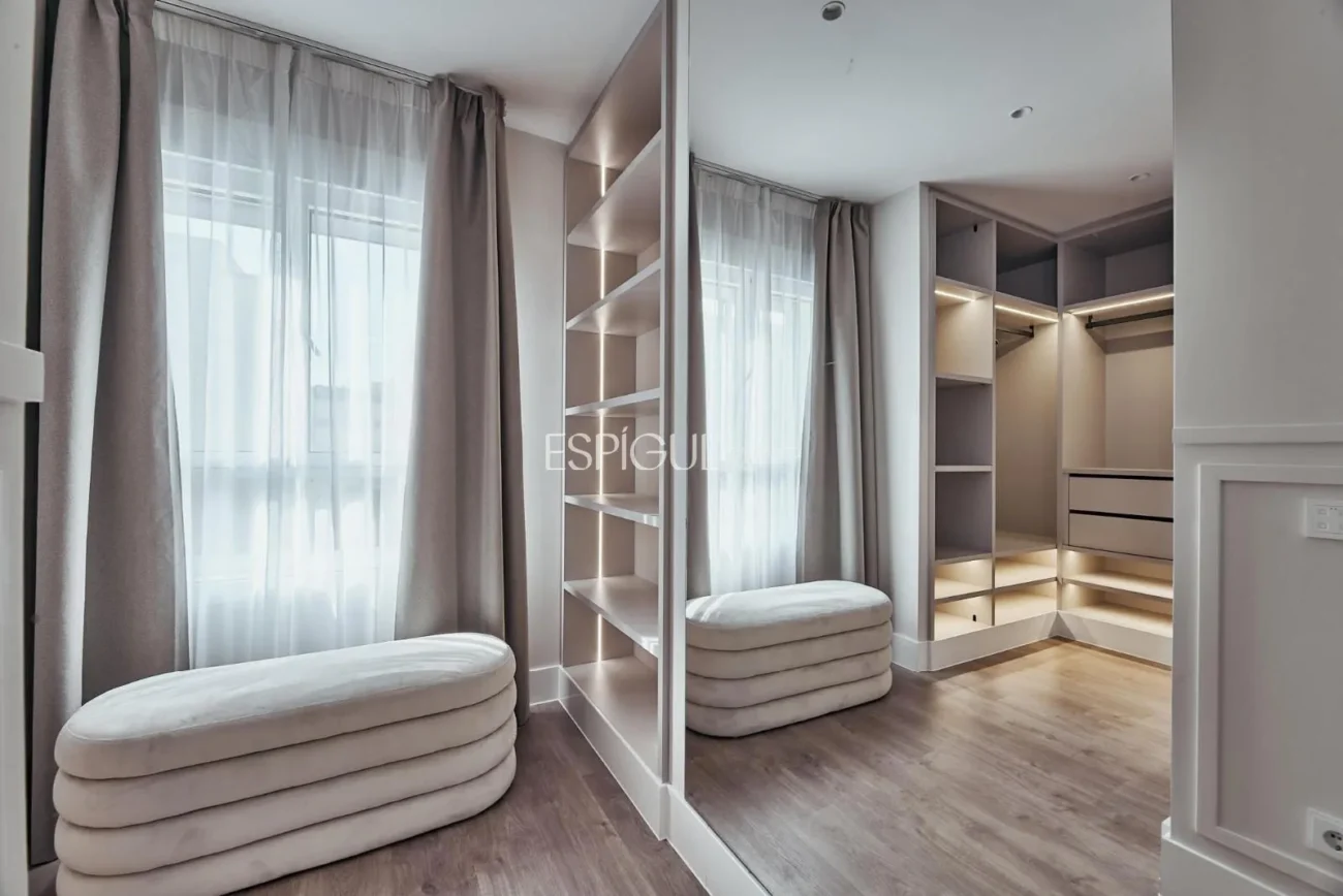 Renovated Apartment with Parking Space in Calle Diego De León, Salamanca District