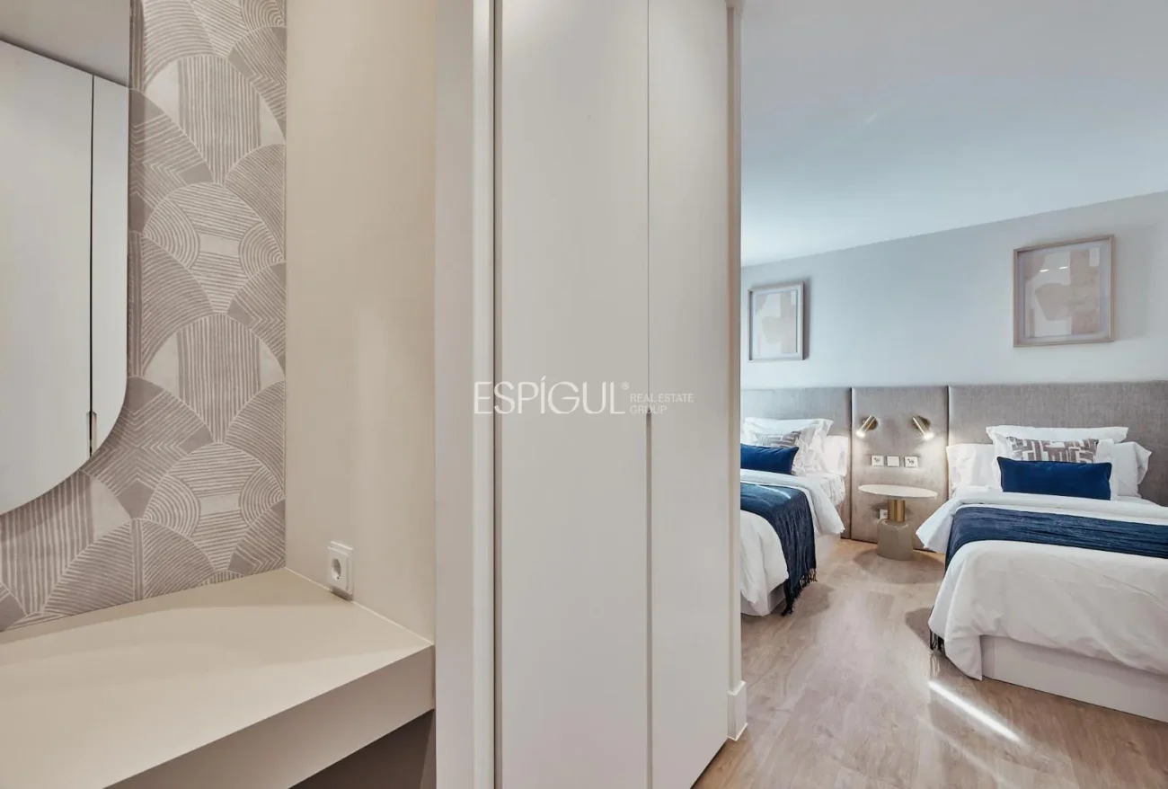 Renovated Apartment with Parking Space in Calle Diego De León, Salamanca District