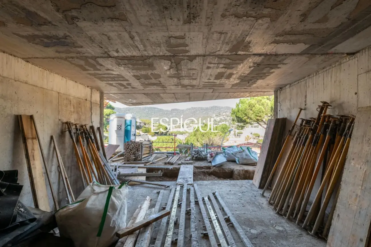 Proyecto exclusivo en el corazón de Cabrils – elegancia, luz y arquitectura contemporánea