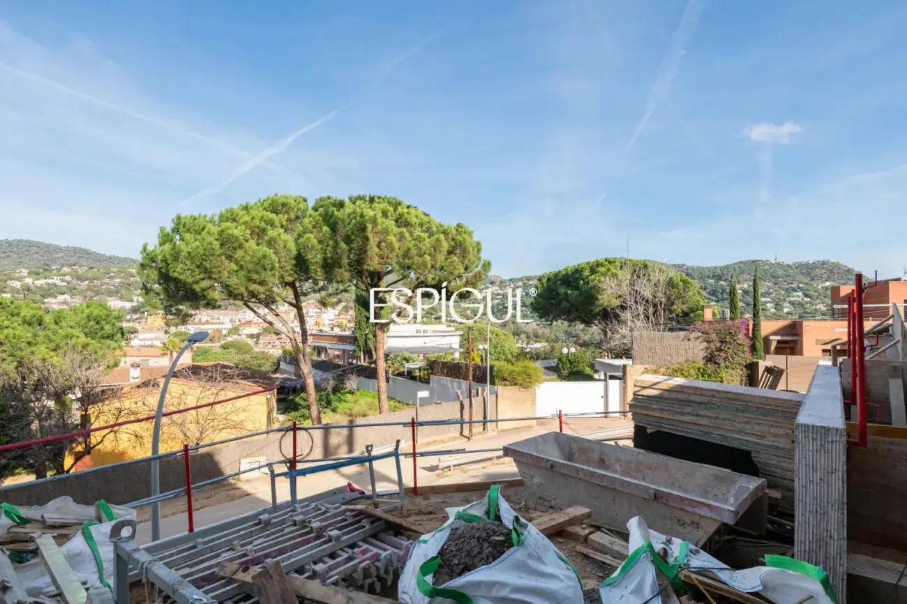 Proyecto exclusivo en el corazón de Cabrils – elegancia, luz y arquitectura contemporánea