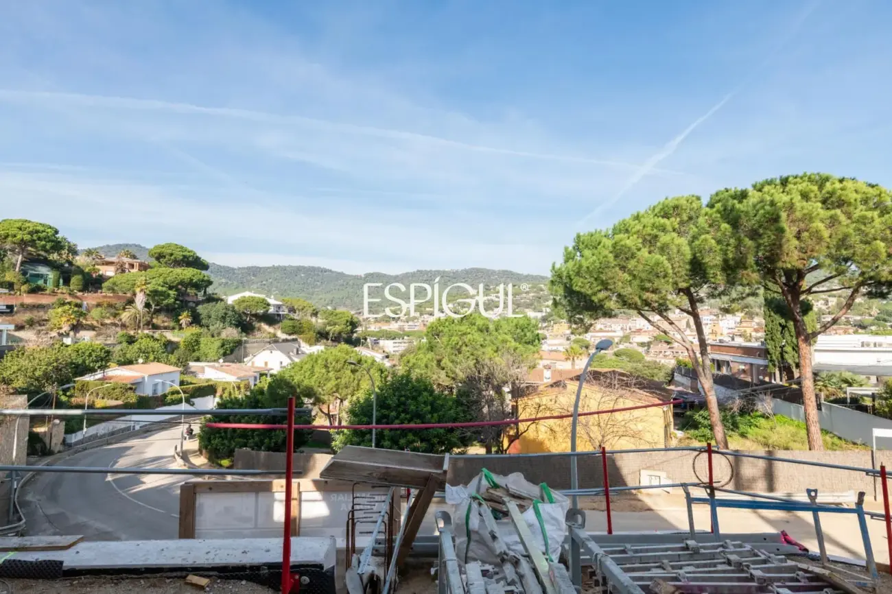 Proyecto exclusivo en el corazón de Cabrils – elegancia, luz y arquitectura contemporánea