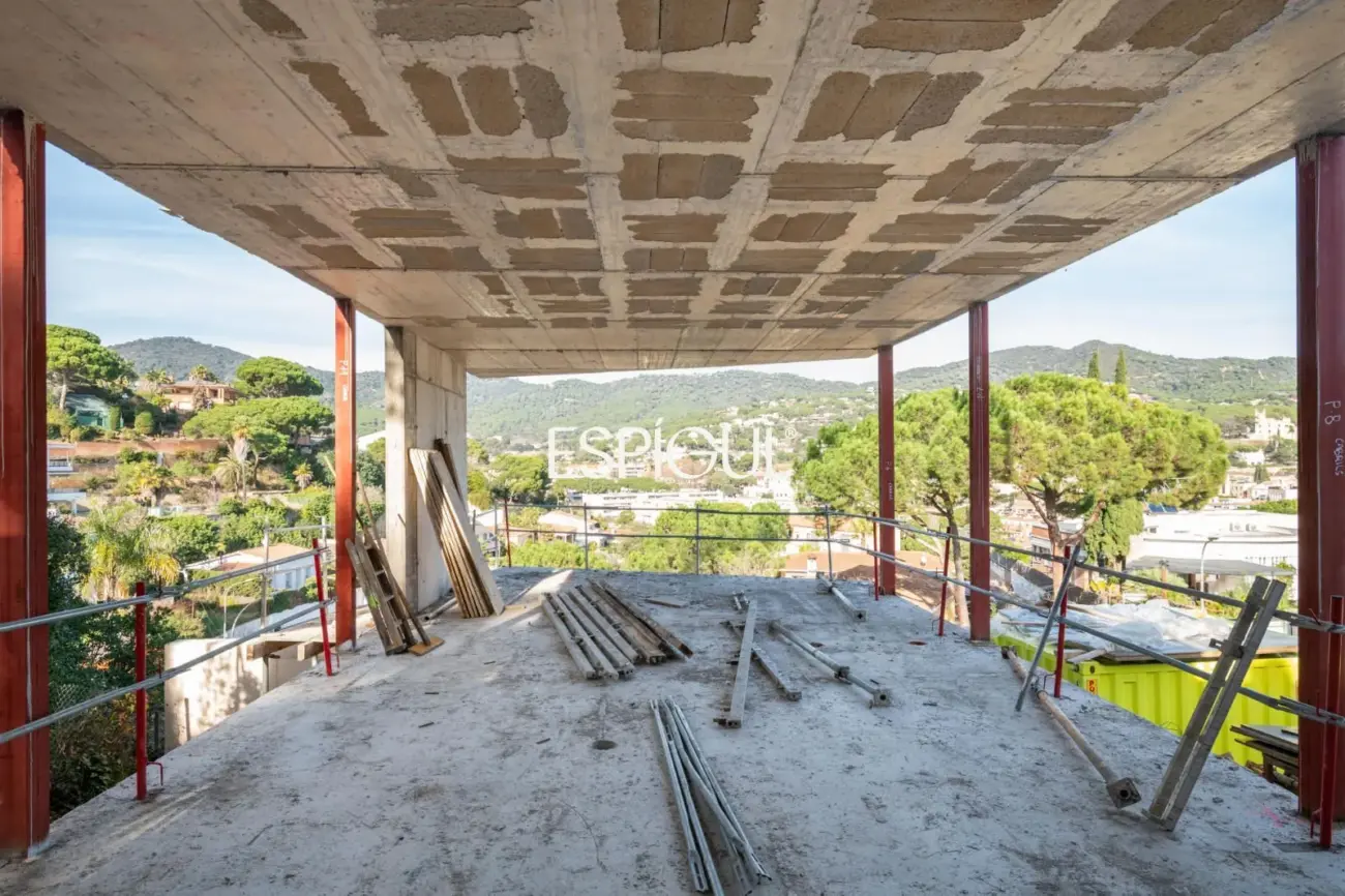 Proyecto exclusivo en el corazón de Cabrils – elegancia, luz y arquitectura contemporánea