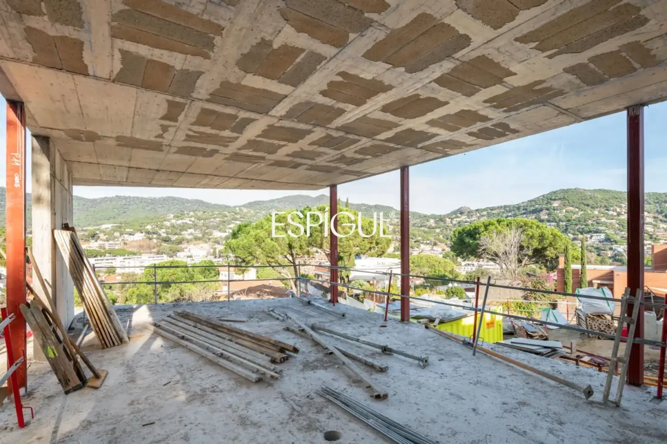 Proyecto exclusivo en el corazón de Cabrils – elegancia, luz y arquitectura contemporánea