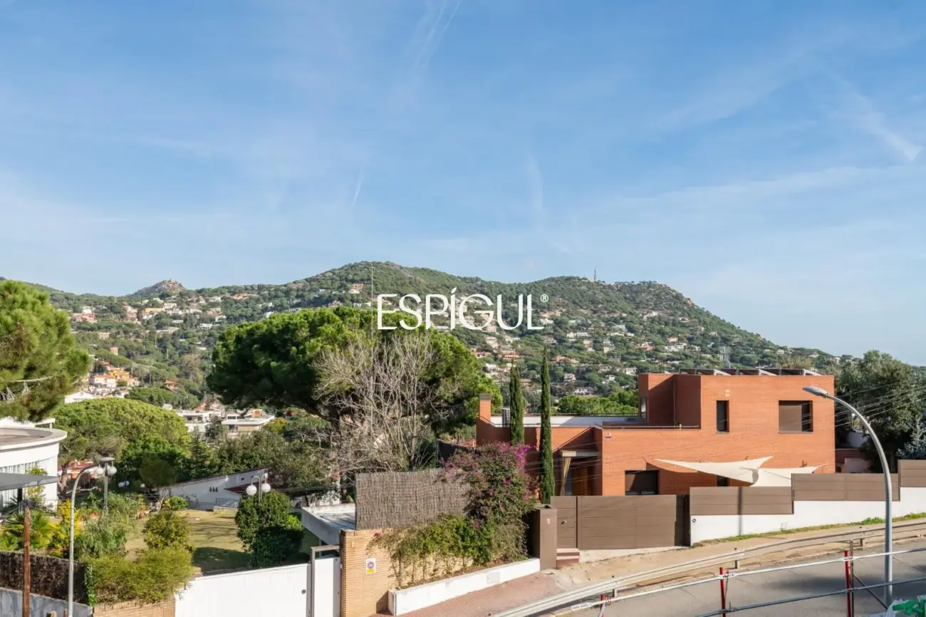 Proyecto exclusivo en el corazón de Cabrils – elegancia, luz y arquitectura contemporánea