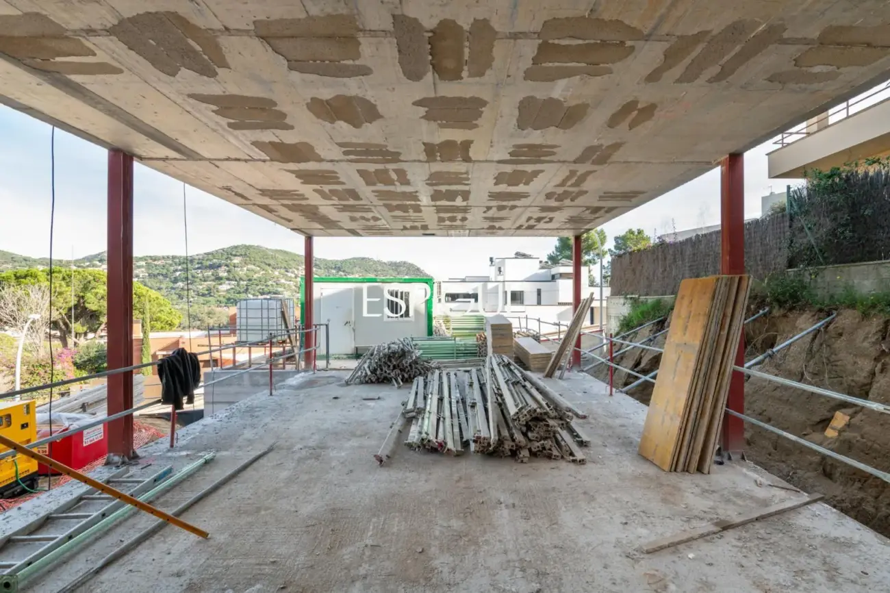 Proyecto exclusivo en el corazón de Cabrils – elegancia, luz y arquitectura contemporánea