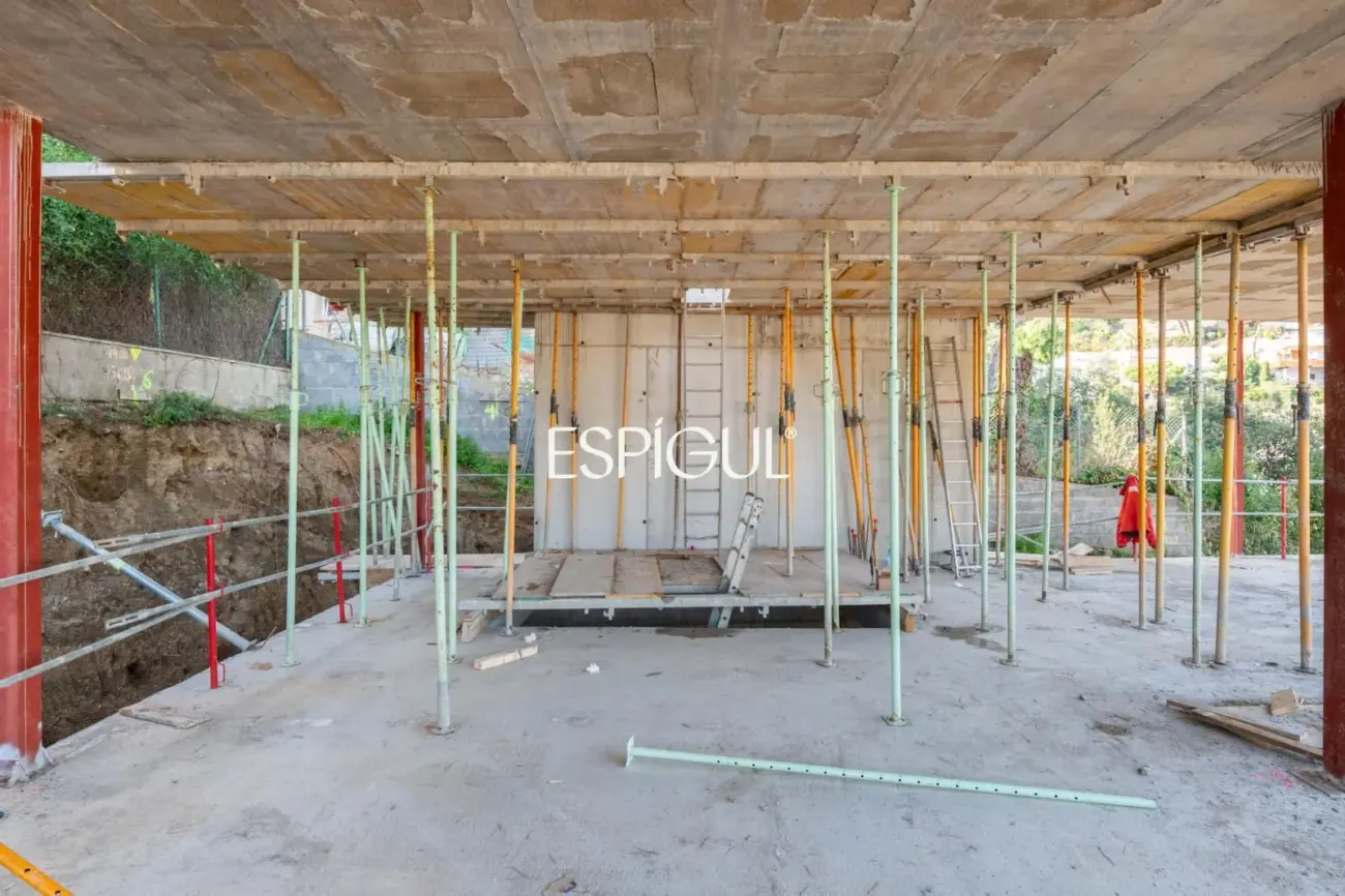 Proyecto exclusivo en el corazón de Cabrils – elegancia, luz y arquitectura contemporánea