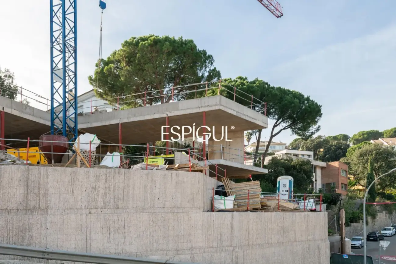 Proyecto exclusivo en el corazón de Cabrils – elegancia, luz y arquitectura contemporánea