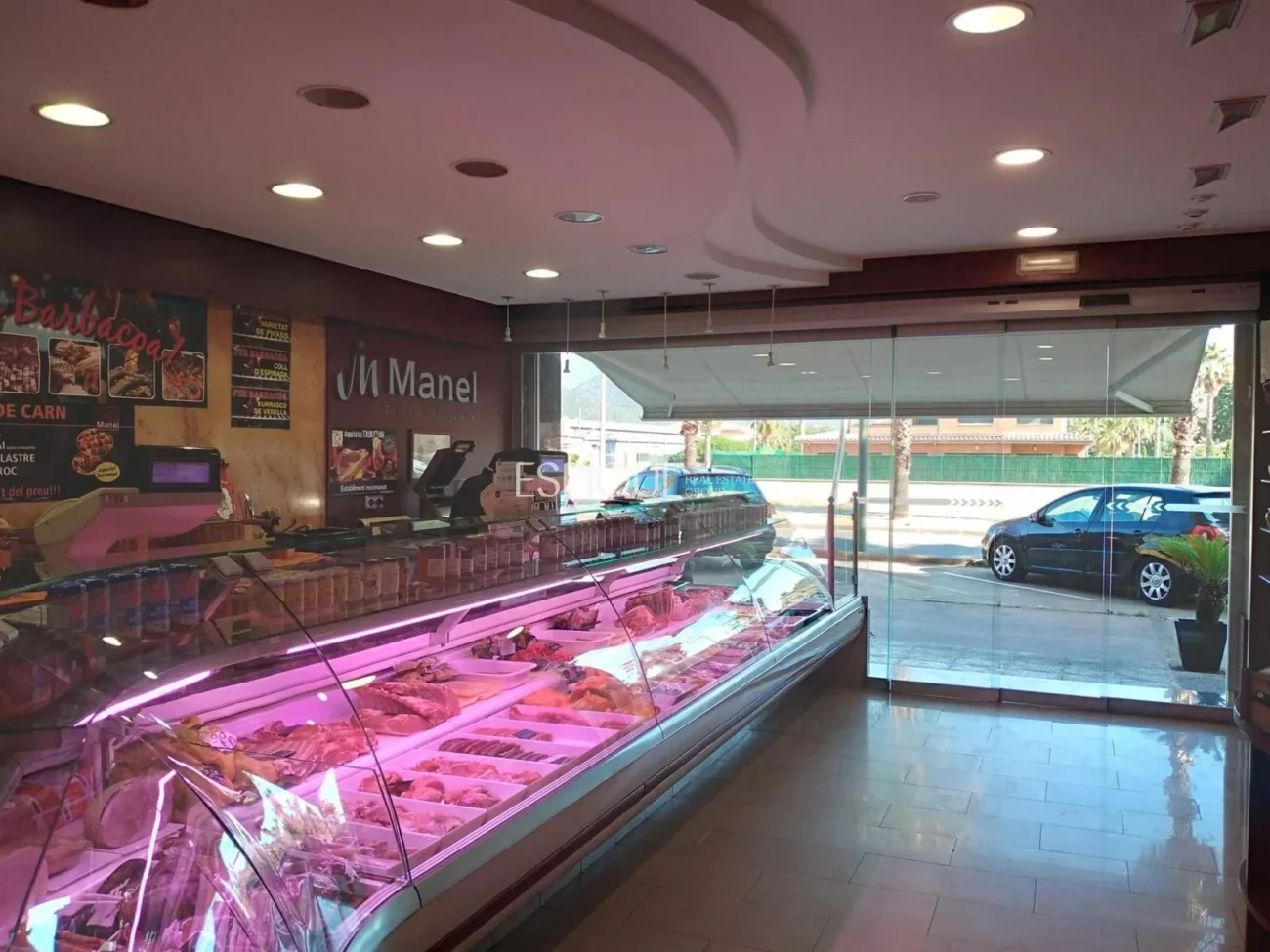 Se vende local comercial con negocio consolidado en Anglès