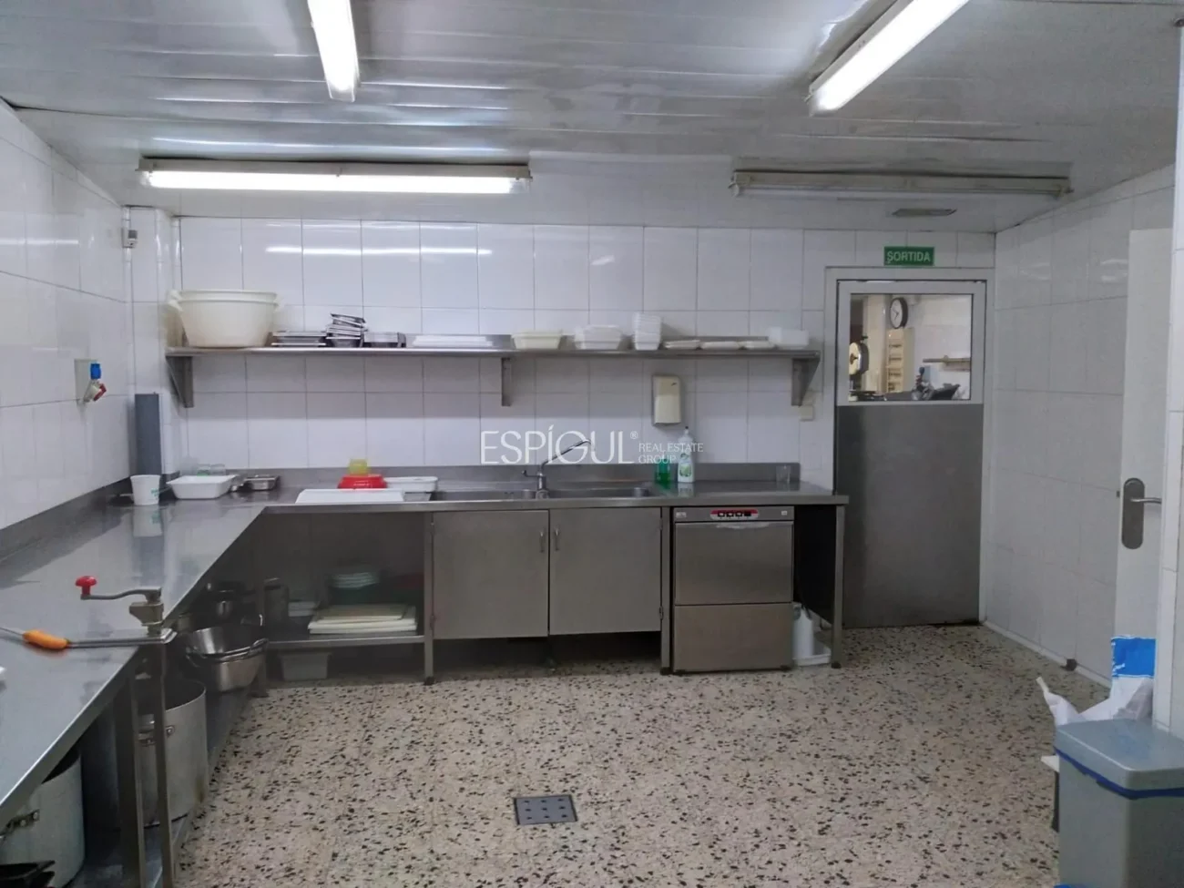 Local commercial à vendre avec commerce établi à Anglès