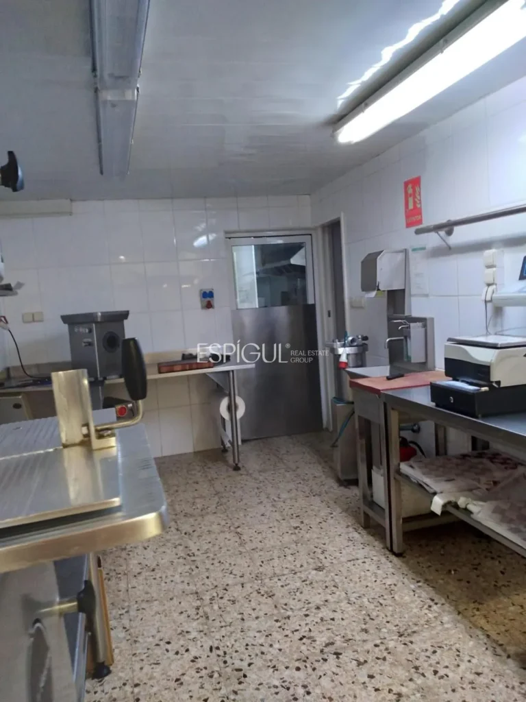 Local commercial à vendre avec commerce établi à Anglès