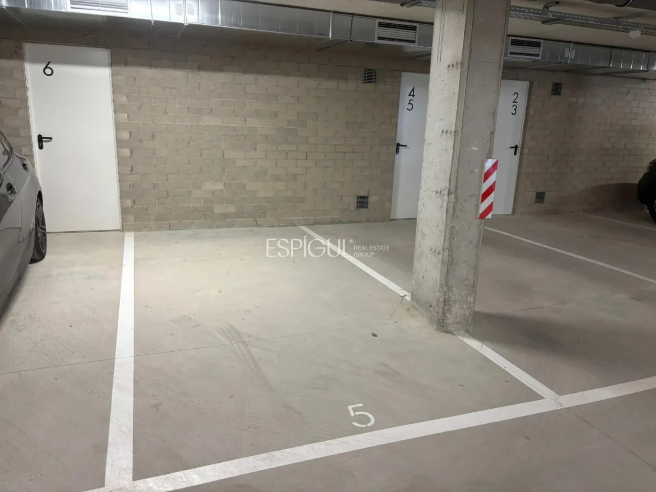 Dernier parking à vendre à Domeny Gérone
