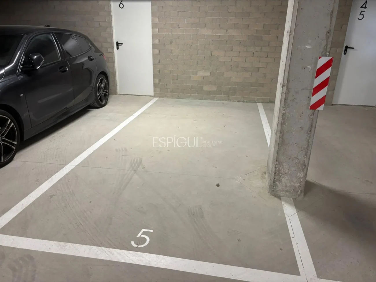 Dernier parking à vendre à Domeny Gérone