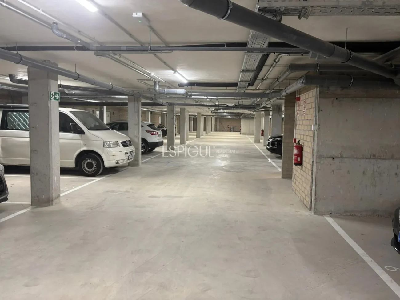 Dernier parking à vendre à Domeny Gérone