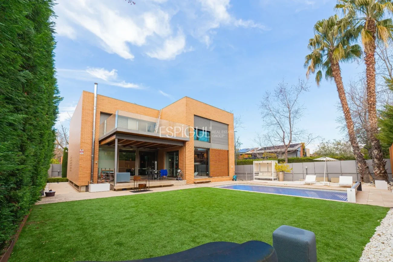 Maison individuelle design dans le quartier d&rsquo;Arxiu