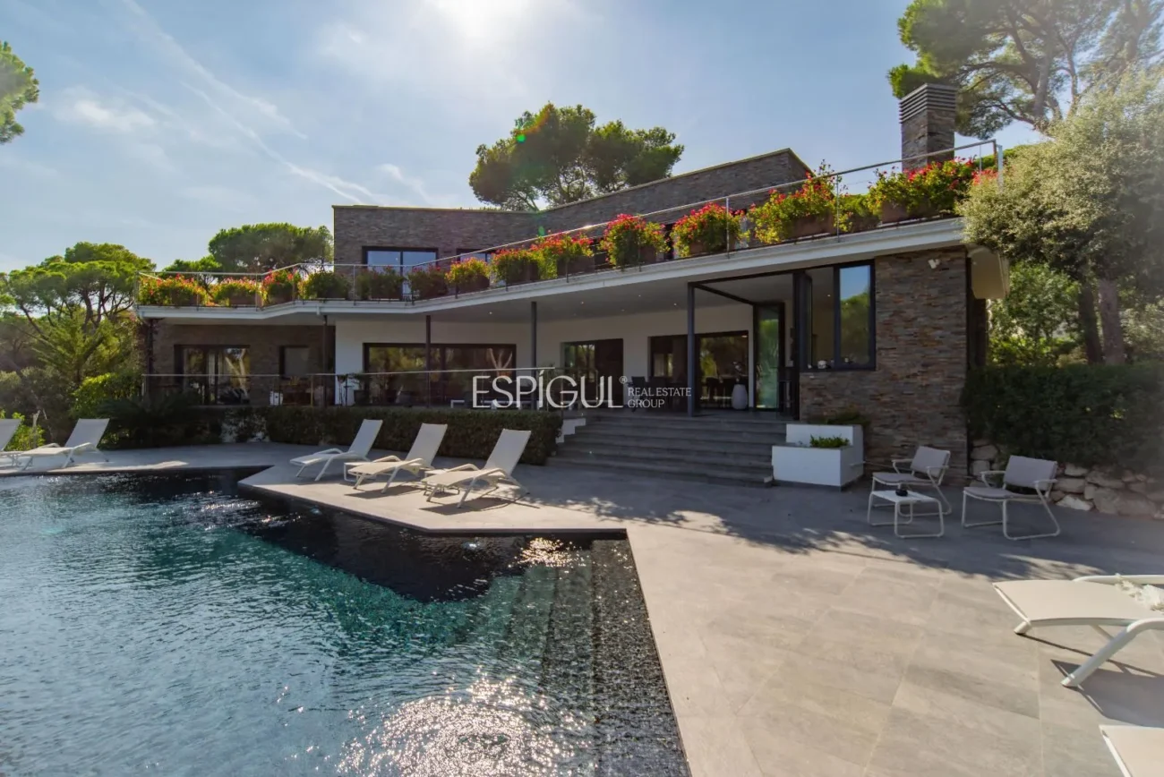 Luxury Villa in Calella De Palafrugell with an Infinity Pool and Panoramic Sea Views