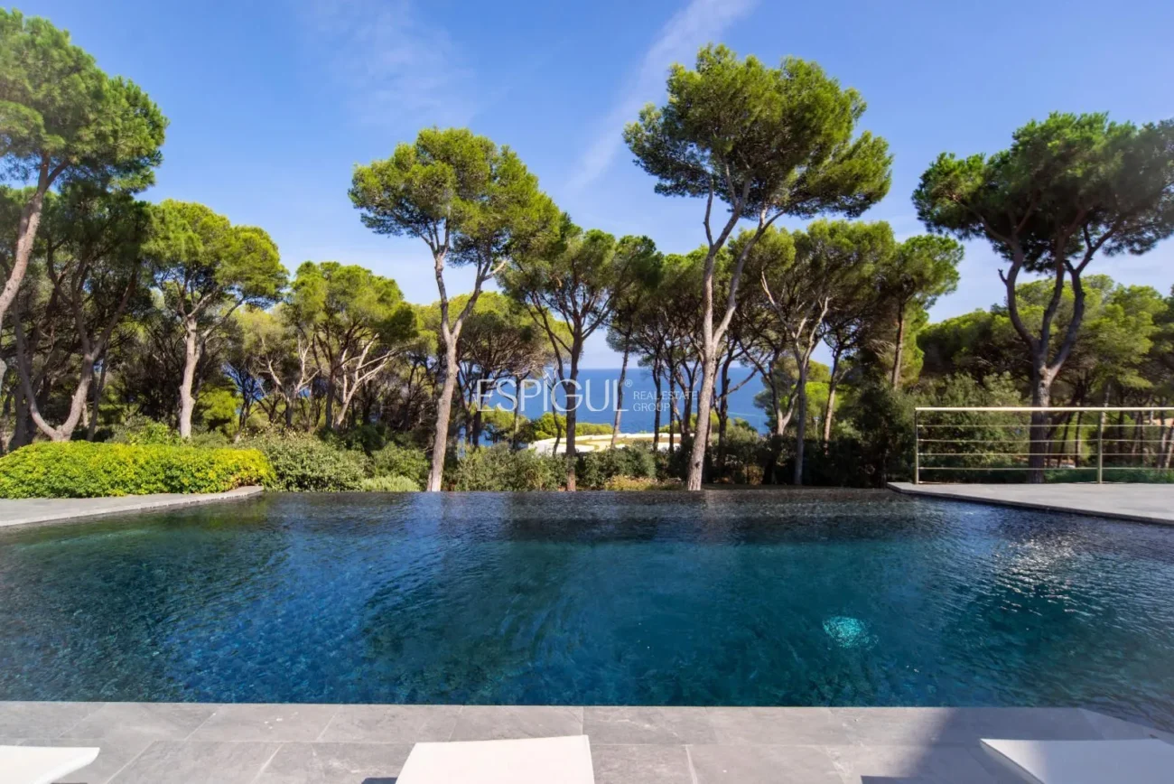 Luxury Villa in Calella De Palafrugell with an Infinity Pool and Panoramic Sea Views