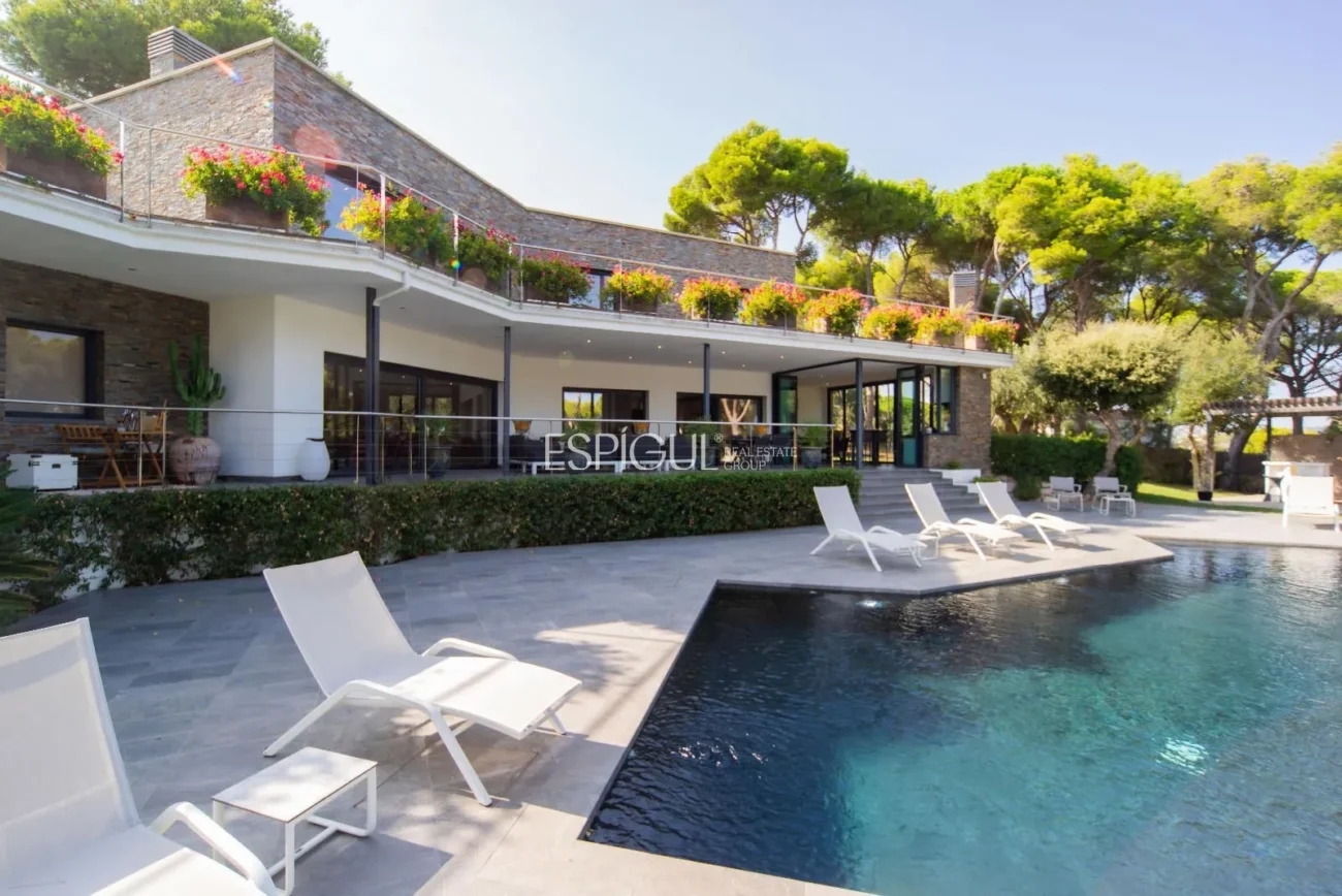Luxury Villa in Calella De Palafrugell with an Infinity Pool and Panoramic Sea Views