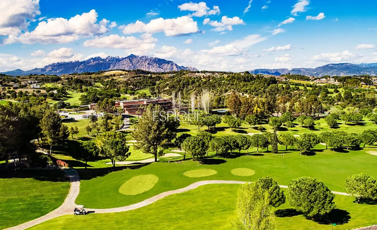 Villa d’obra nova en venda al Golf Masía Bach