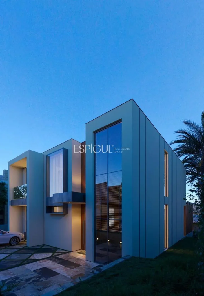 Impressive villa with all amenities in a premium setting