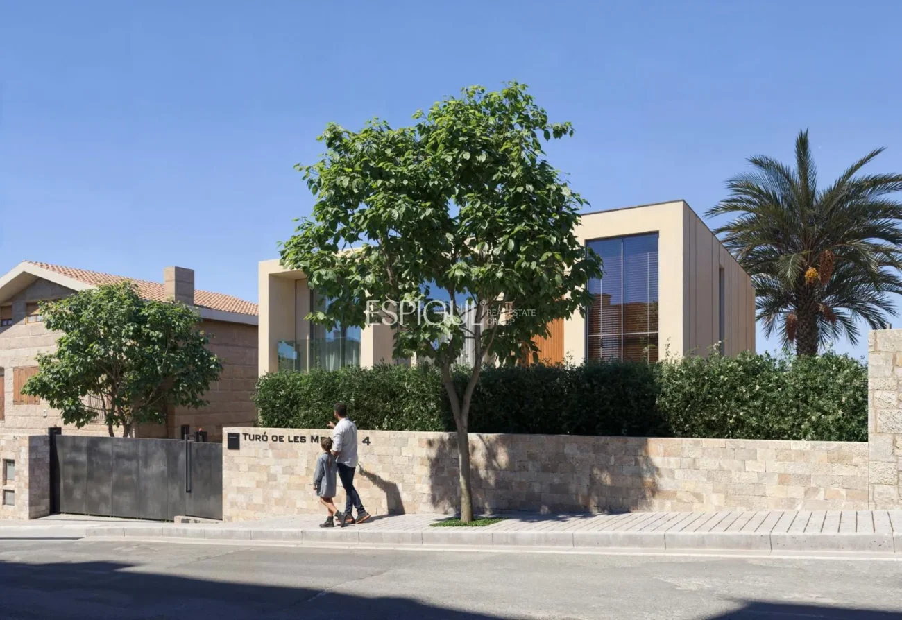 Impressive villa with all amenities in a premium setting