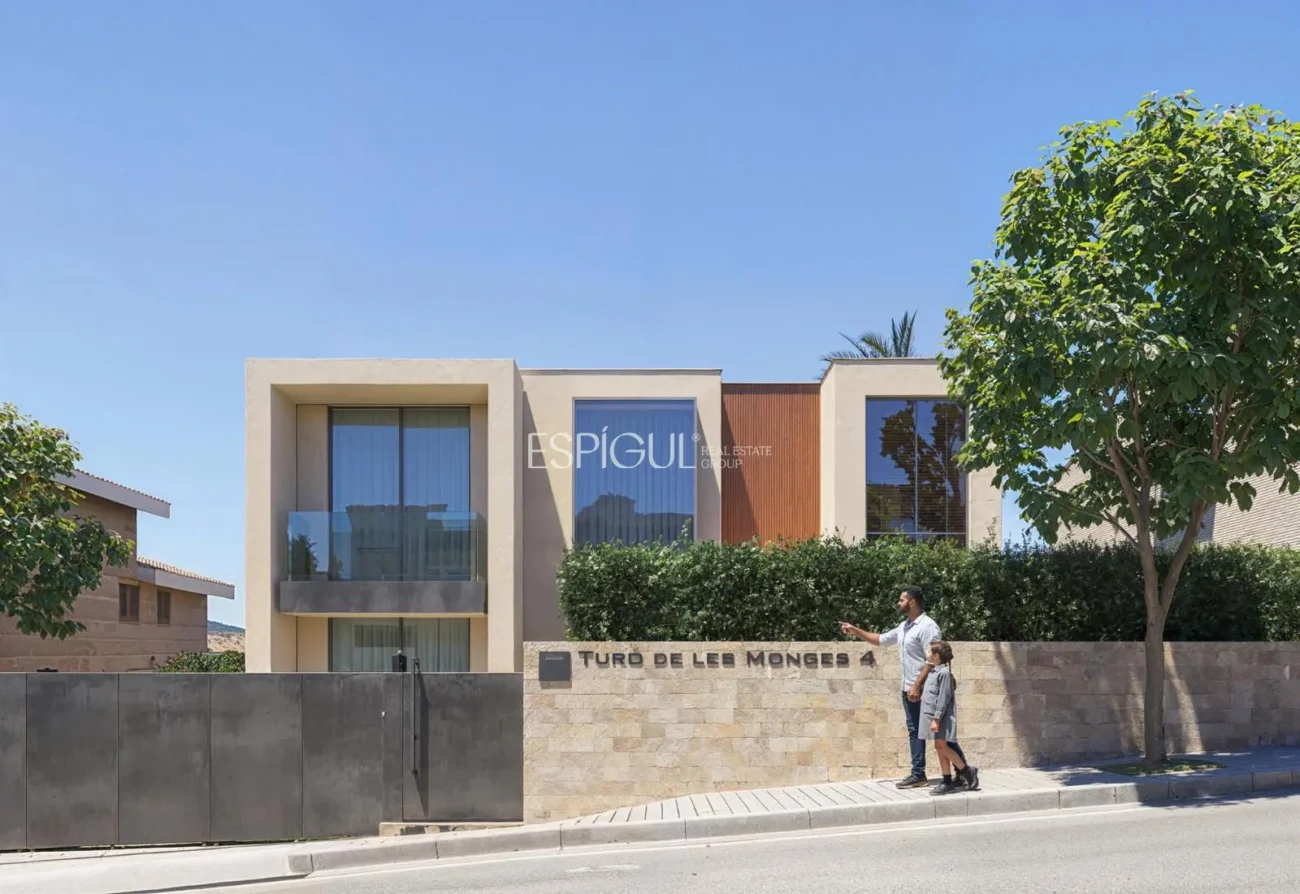 Impressive villa with all amenities in a premium setting