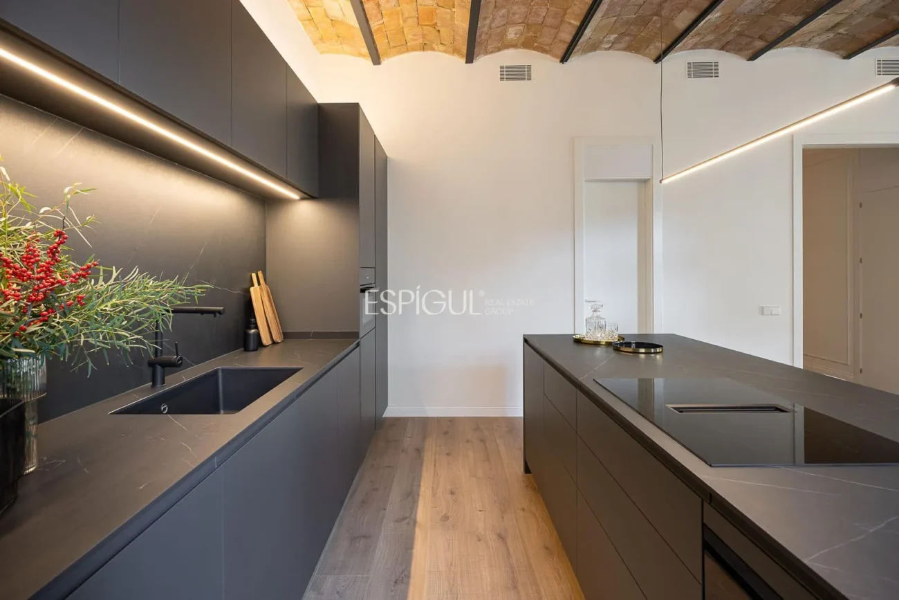 Logement exclusif avec une essence classique et un confort contemporain au cœur de l&rsquo;Eixample Dret