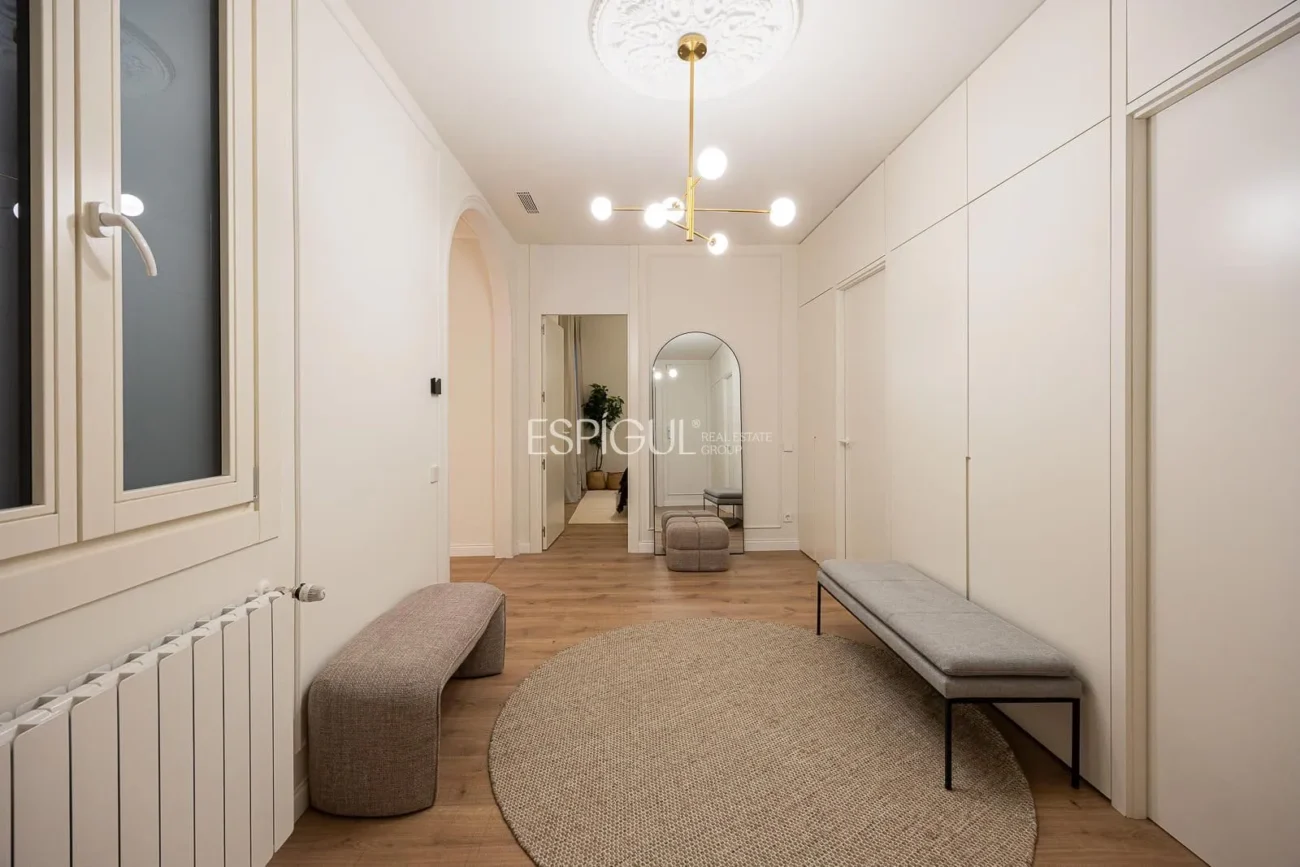 Logement exclusif avec une essence classique et un confort contemporain au cœur de l&rsquo;Eixample Dret