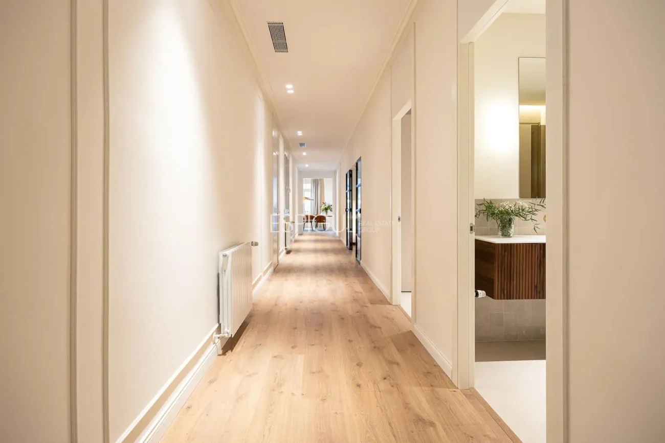 Logement exclusif avec une essence classique et un confort contemporain au cœur de l&rsquo;Eixample Dret