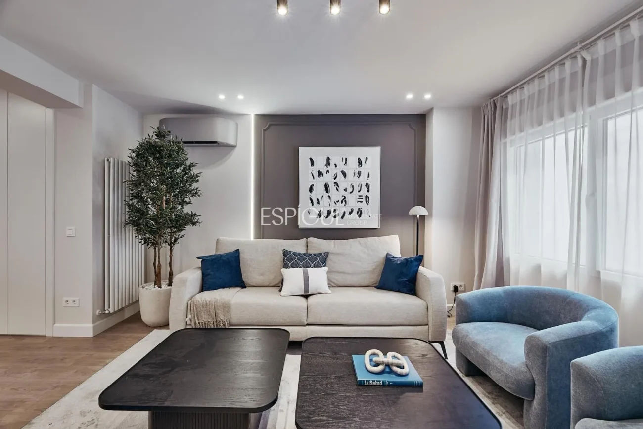 Logement rénové de 3 chambres dans la rue Montesa, Lista