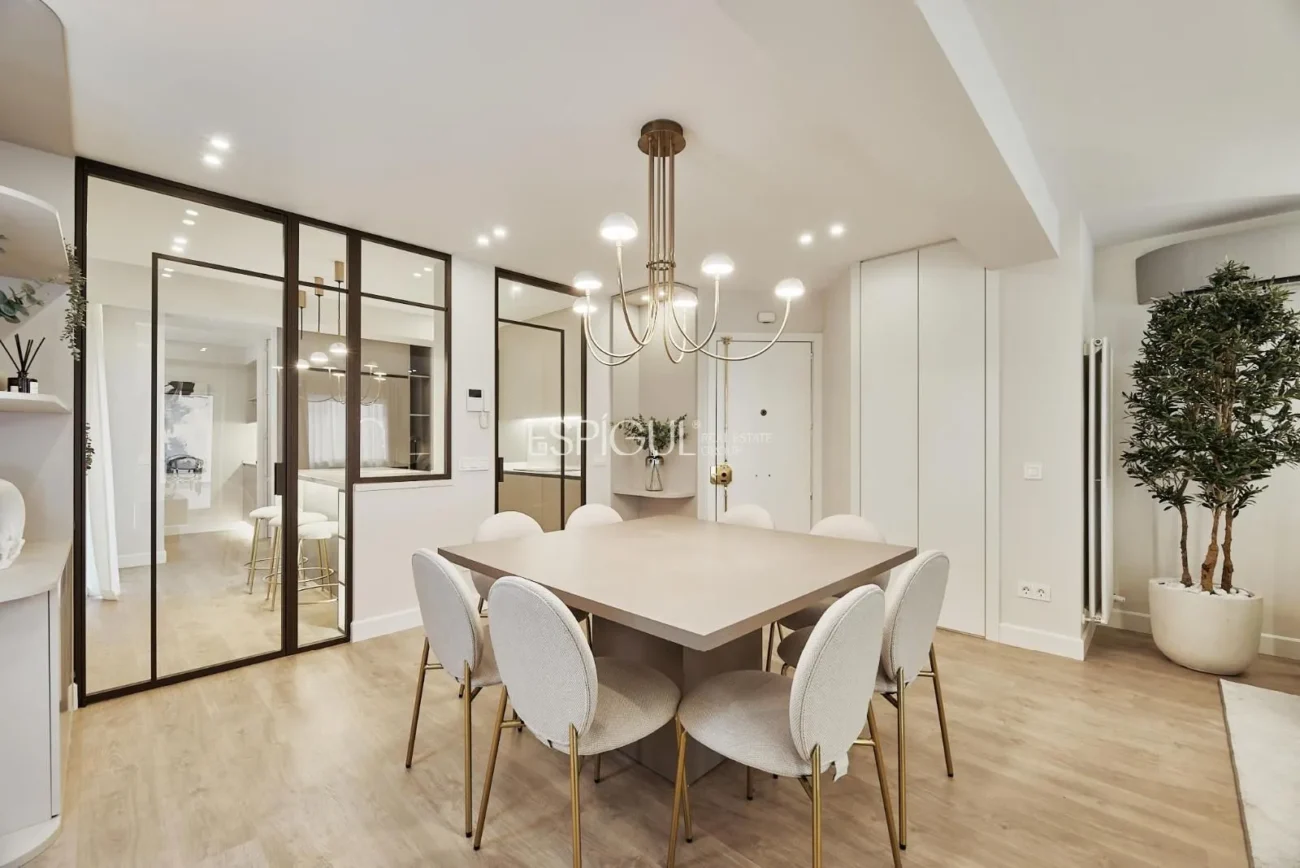 Logement rénové de 3 chambres dans la rue Montesa, Lista