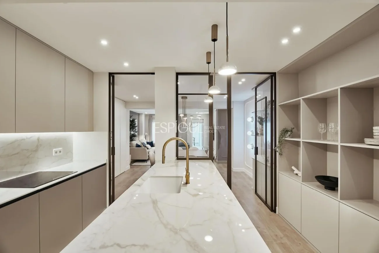 Logement rénové de 3 chambres dans la rue Montesa, Lista