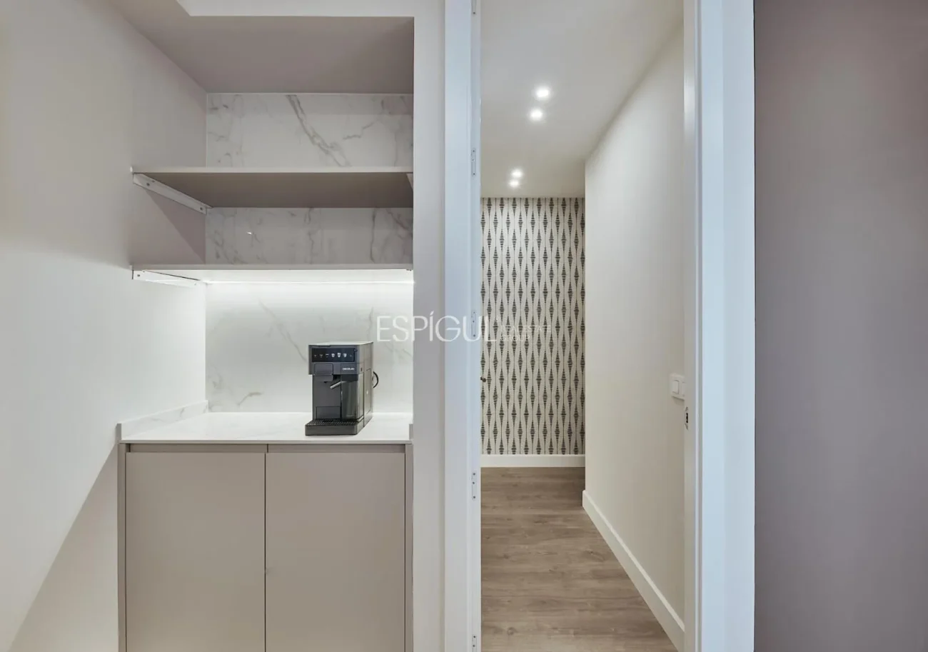 Logement rénové de 3 chambres dans la rue Montesa, Lista