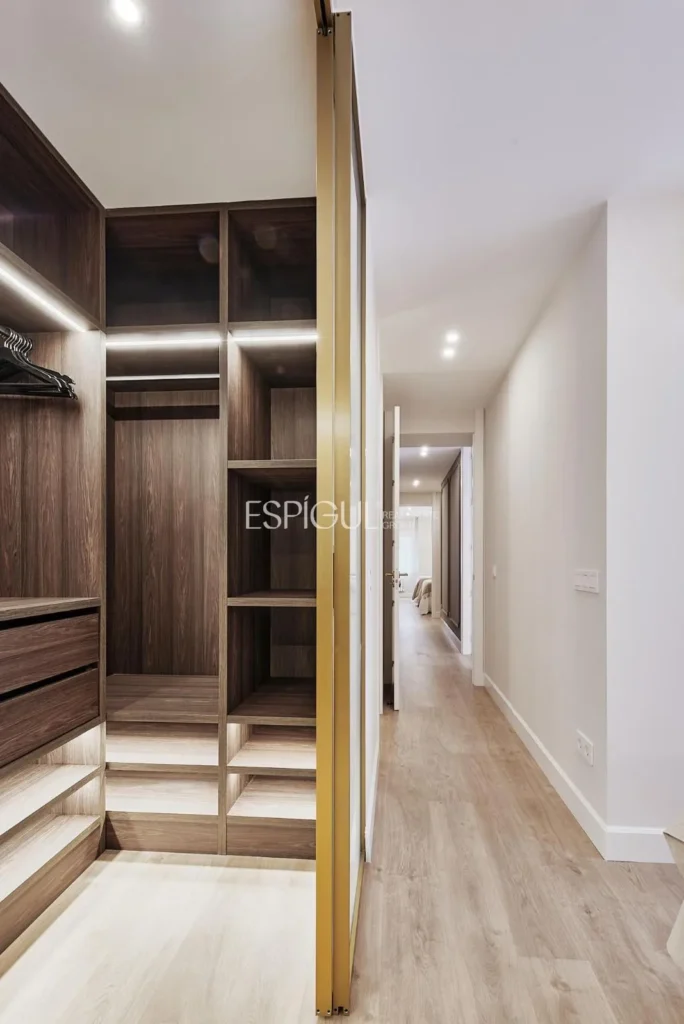 Logement rénové de 3 chambres dans la rue Montesa, Lista