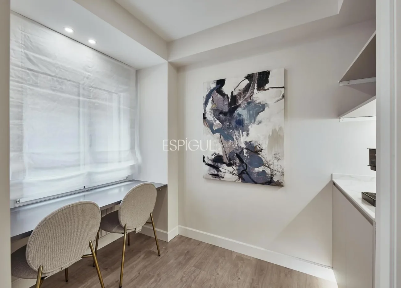 Logement rénové de 3 chambres dans la rue Montesa, Lista