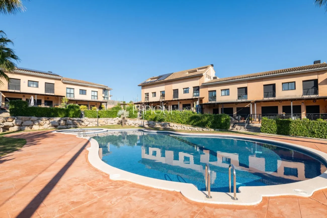 Casa adosada en venta en el Golf Masia Bach