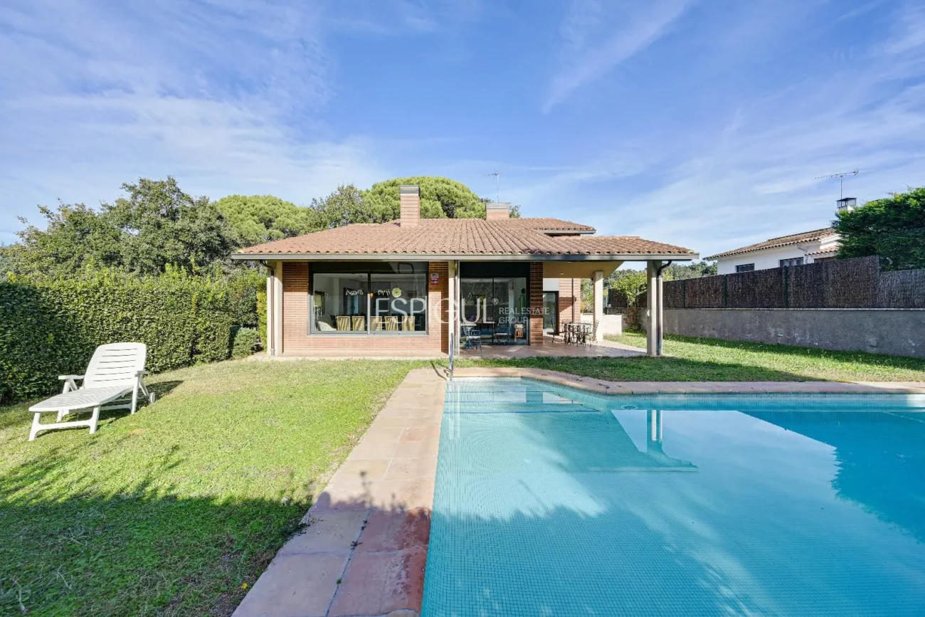 Haus in Fornells Parc mit Pool