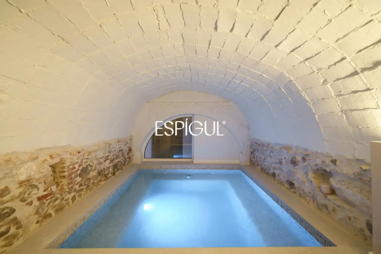 Exclusiva casa de lujo con piscina y spa en el corazón de Calella