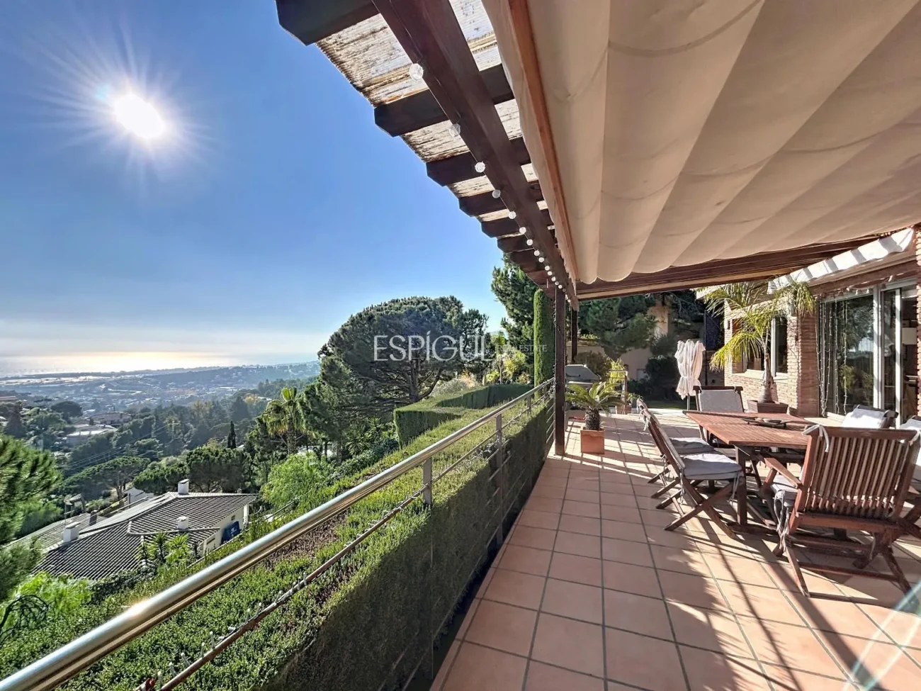 Impresionante casa con vistas panorámicas al mar en Can Tolrà