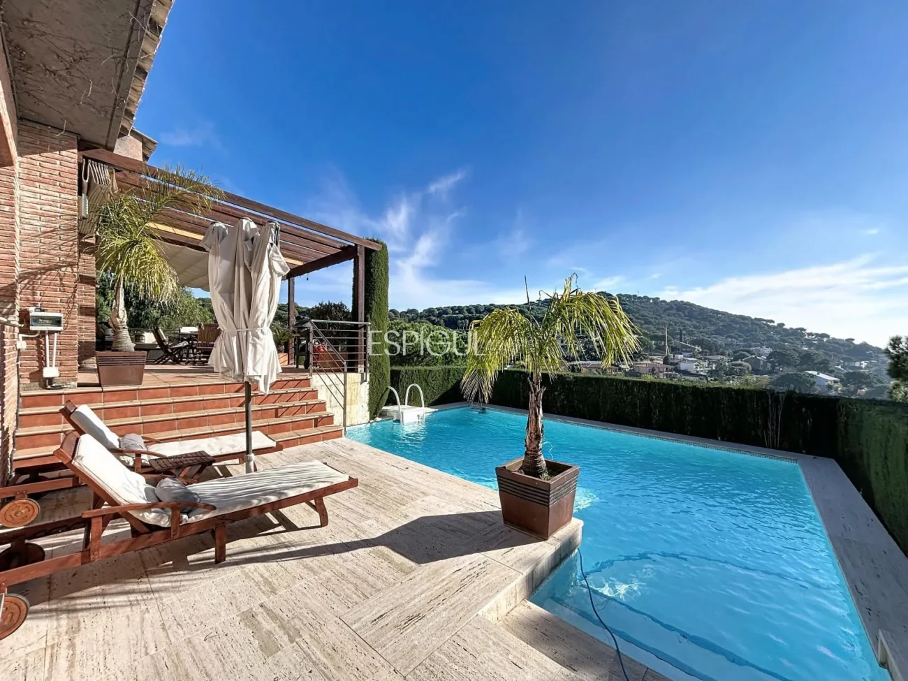 Impresionante casa con vistas panorámicas al mar en Can Tolrà