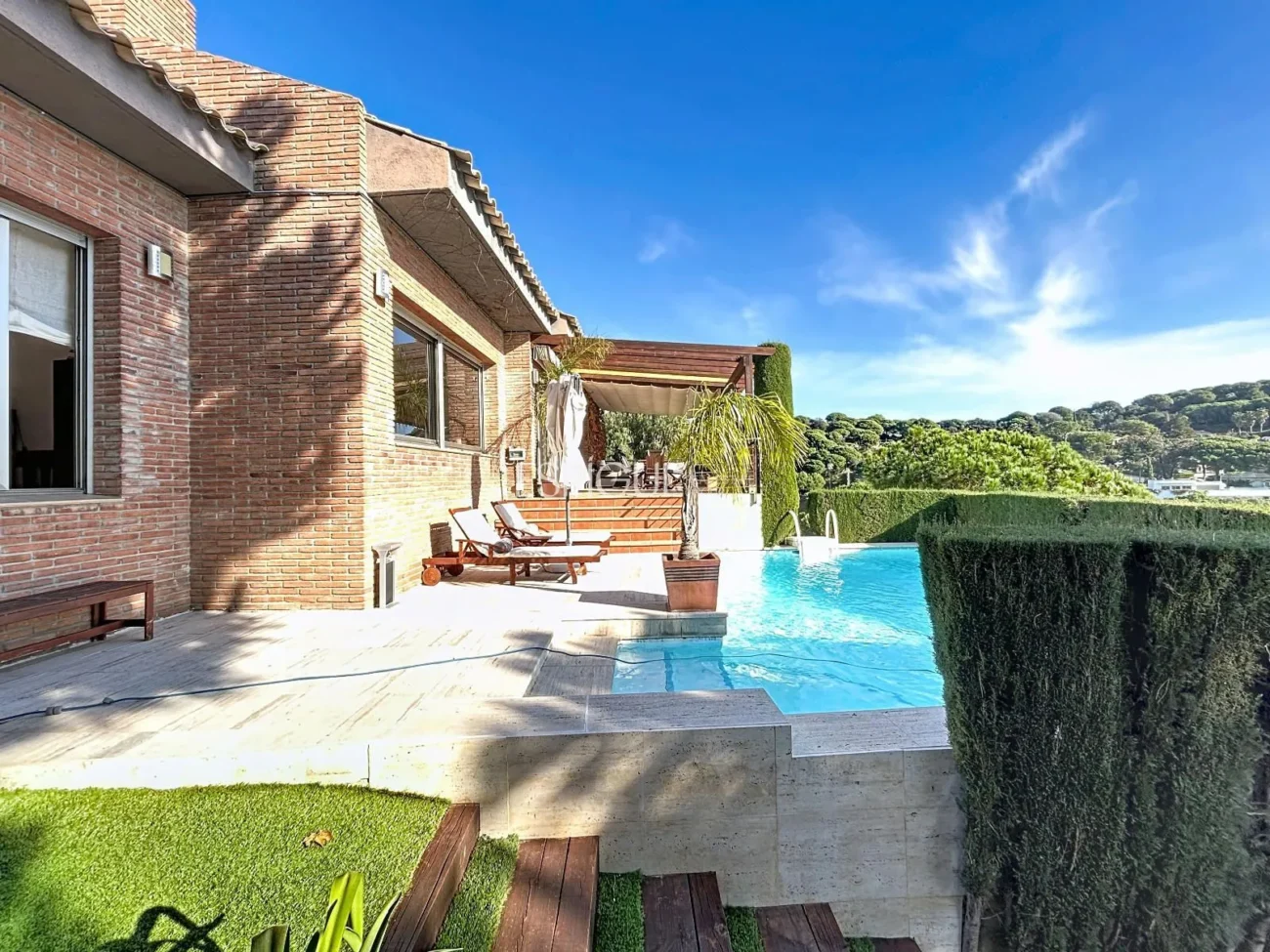 Impressionnante maison avec vue panoramique sur la mer à Can Tolrà