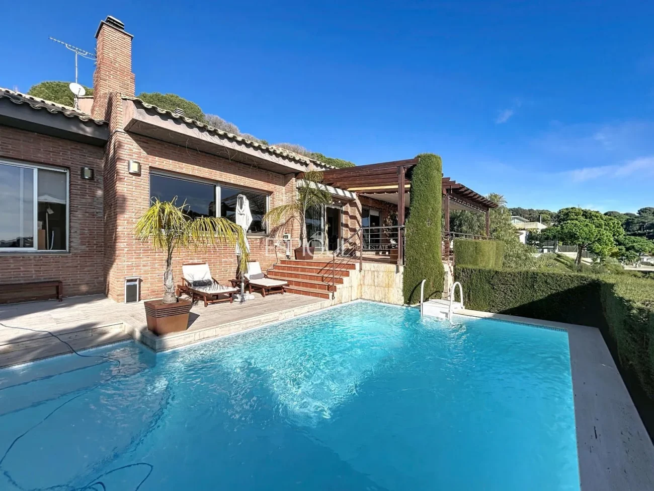 Impressionnante maison avec vue panoramique sur la mer à Can Tolrà