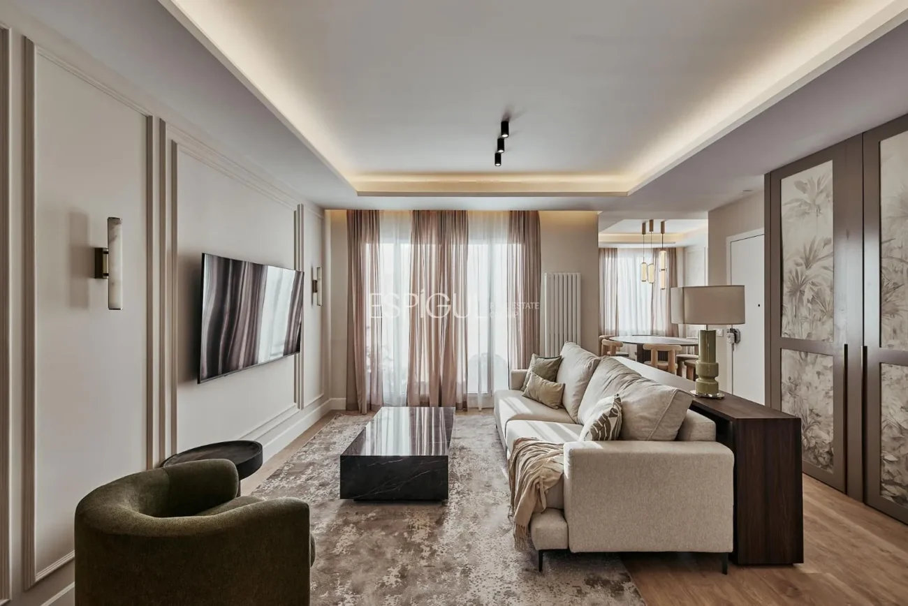 Exterior apartment with terrace on Calle Leganitos, Palacio
